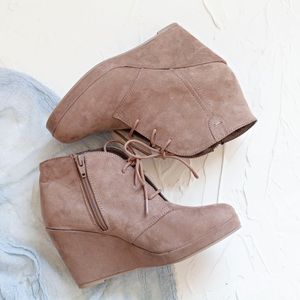 New with tags. Merona Tan Ankle bootie.